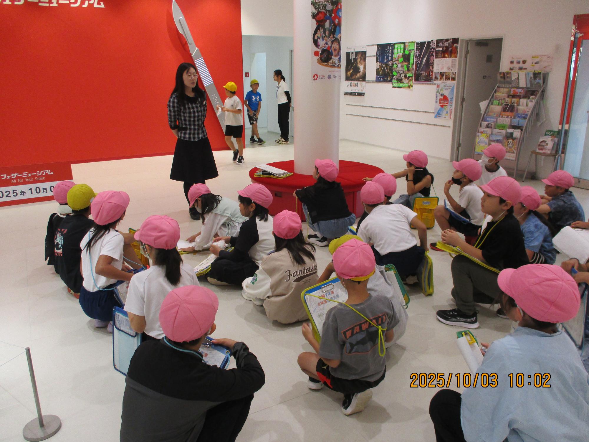 見学する子ども