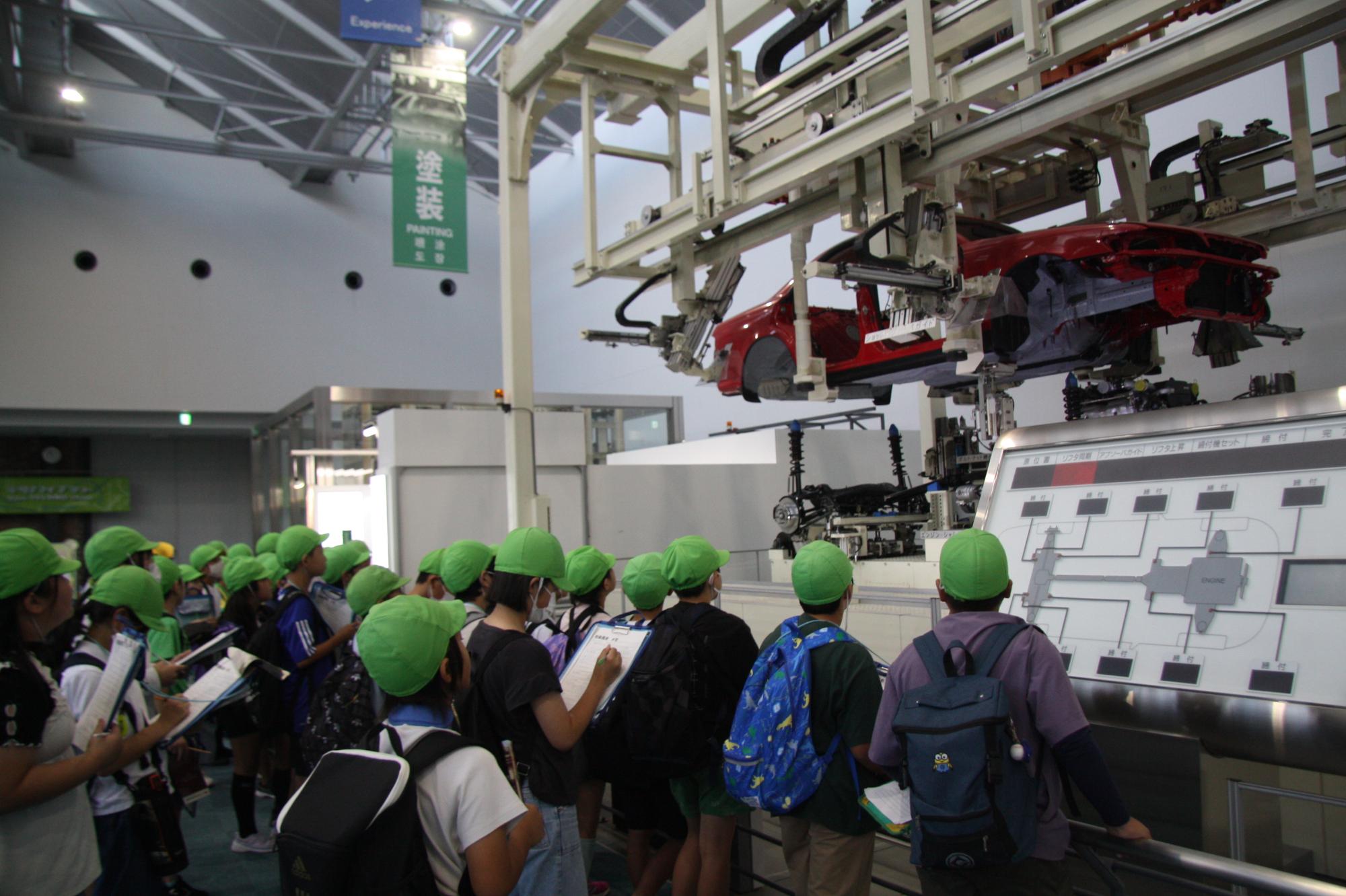 見学する子ども