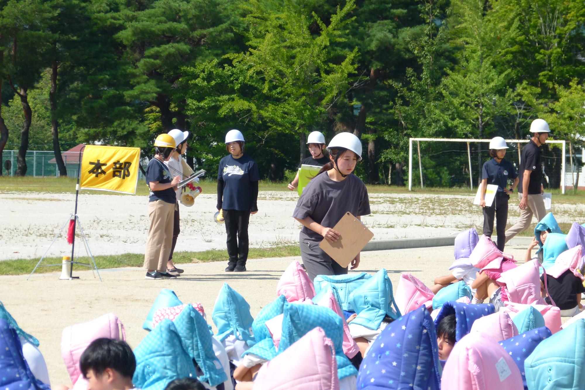 人員点呼する先生たち
