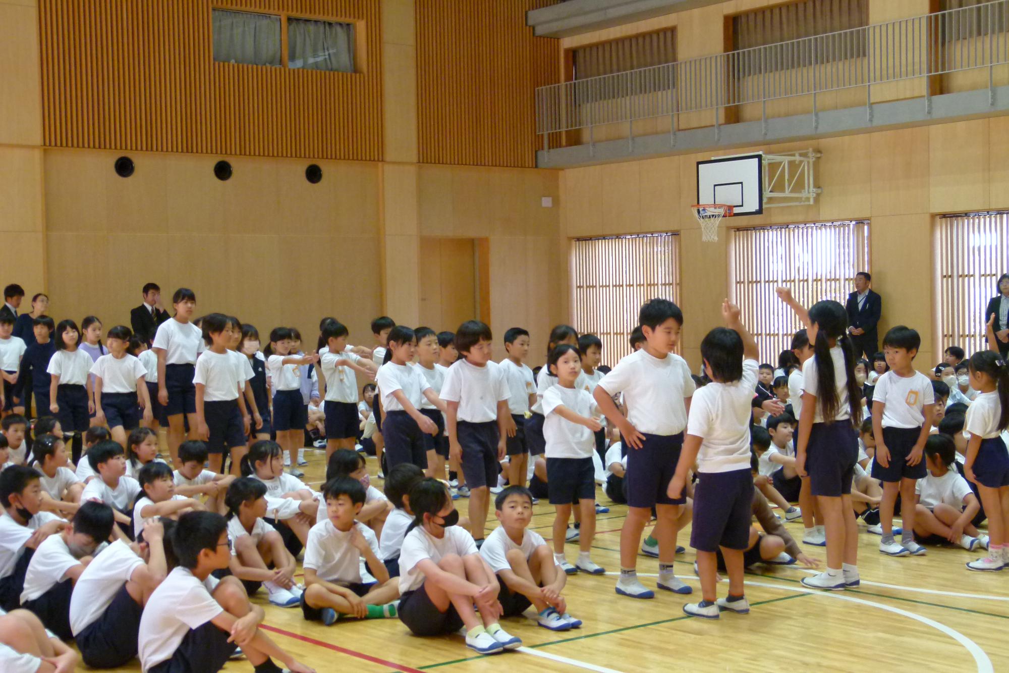 整列する子ども