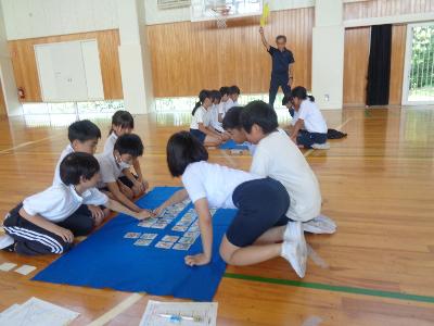かるたをとる