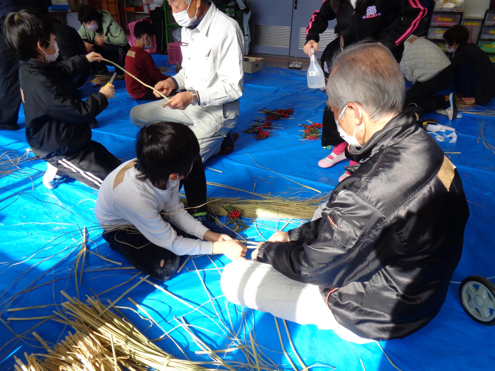 ねじりながらあみます