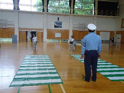 信号の手前まで