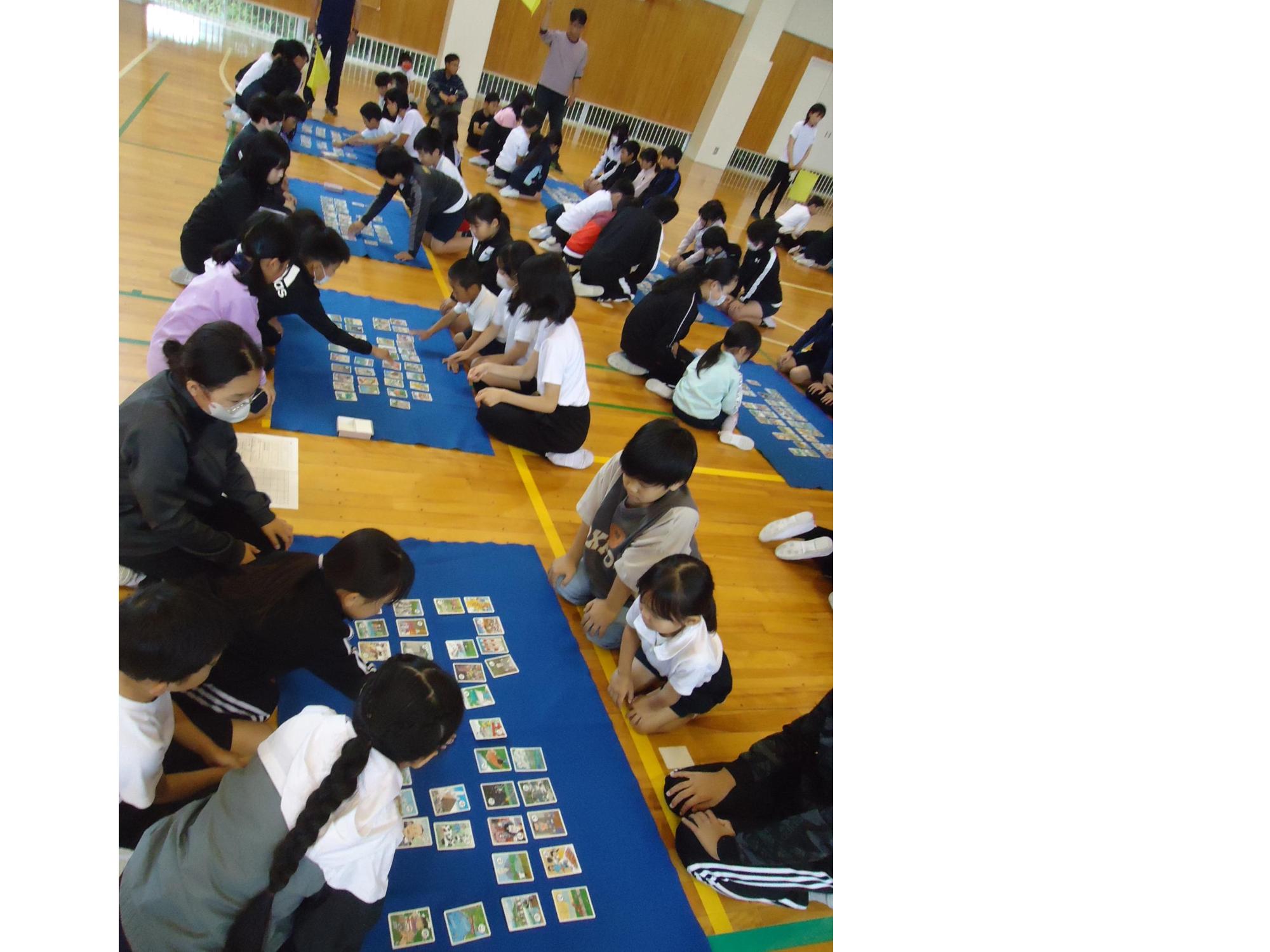 かるたをとる