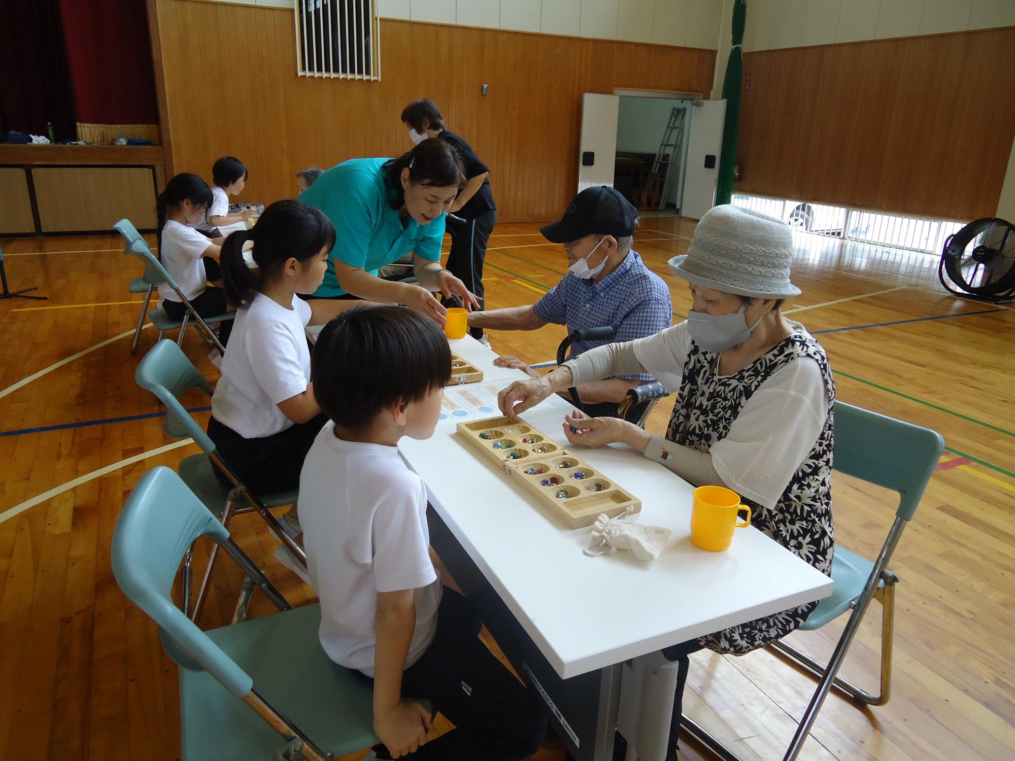 マンカラをやっています