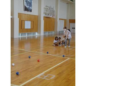 白いボールに近づけるよ