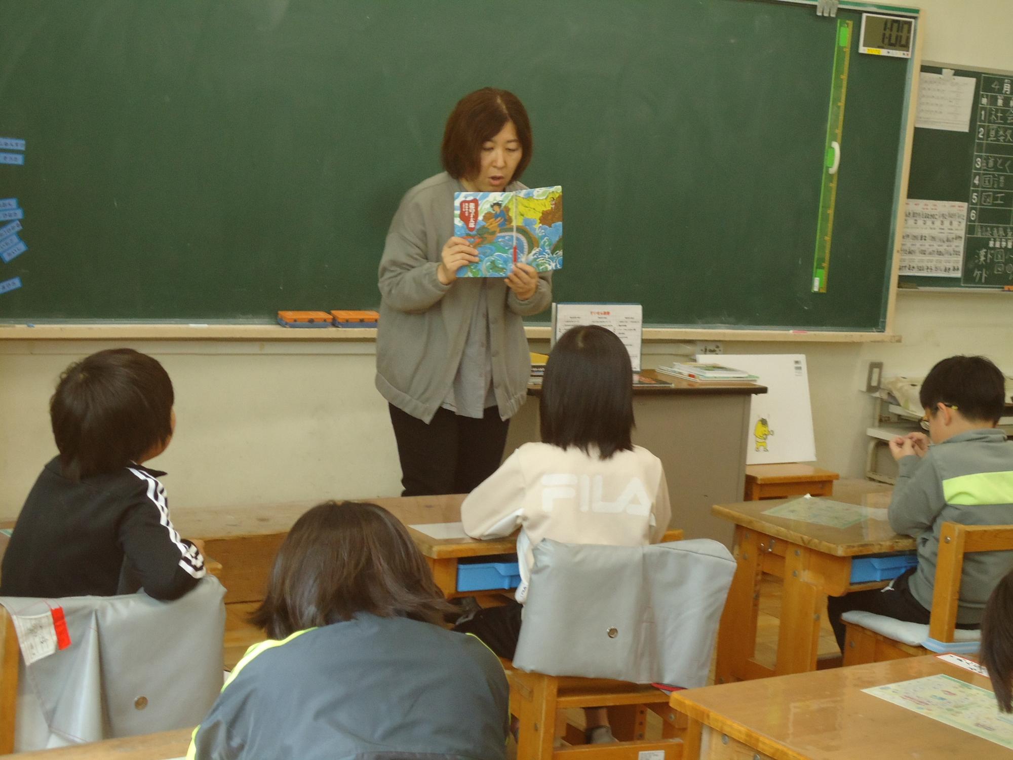 3年ねたろうの本の読み聞かせ