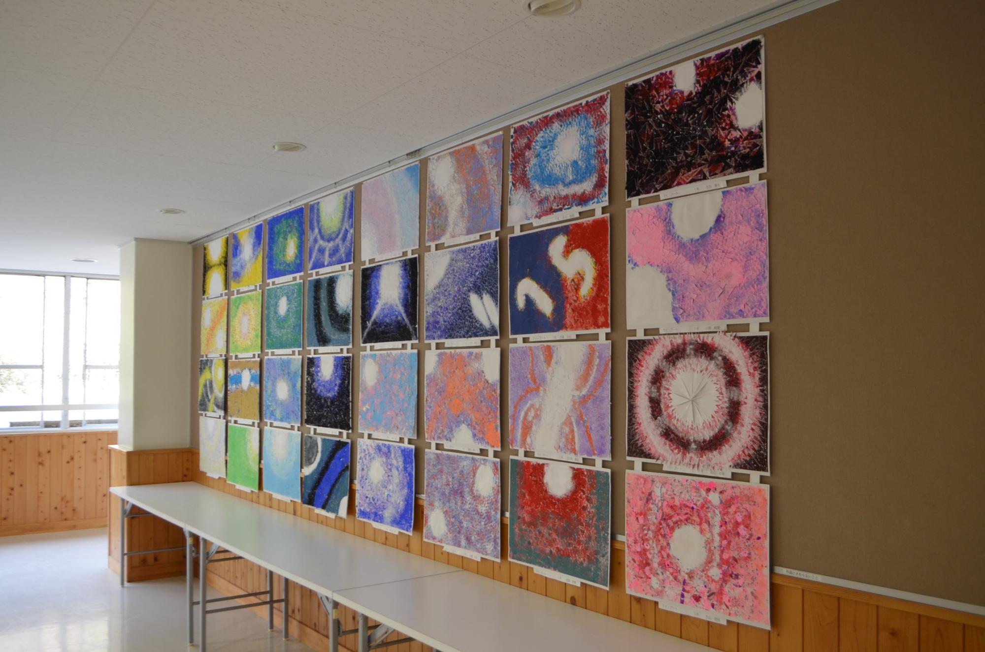廊下の右側の作品