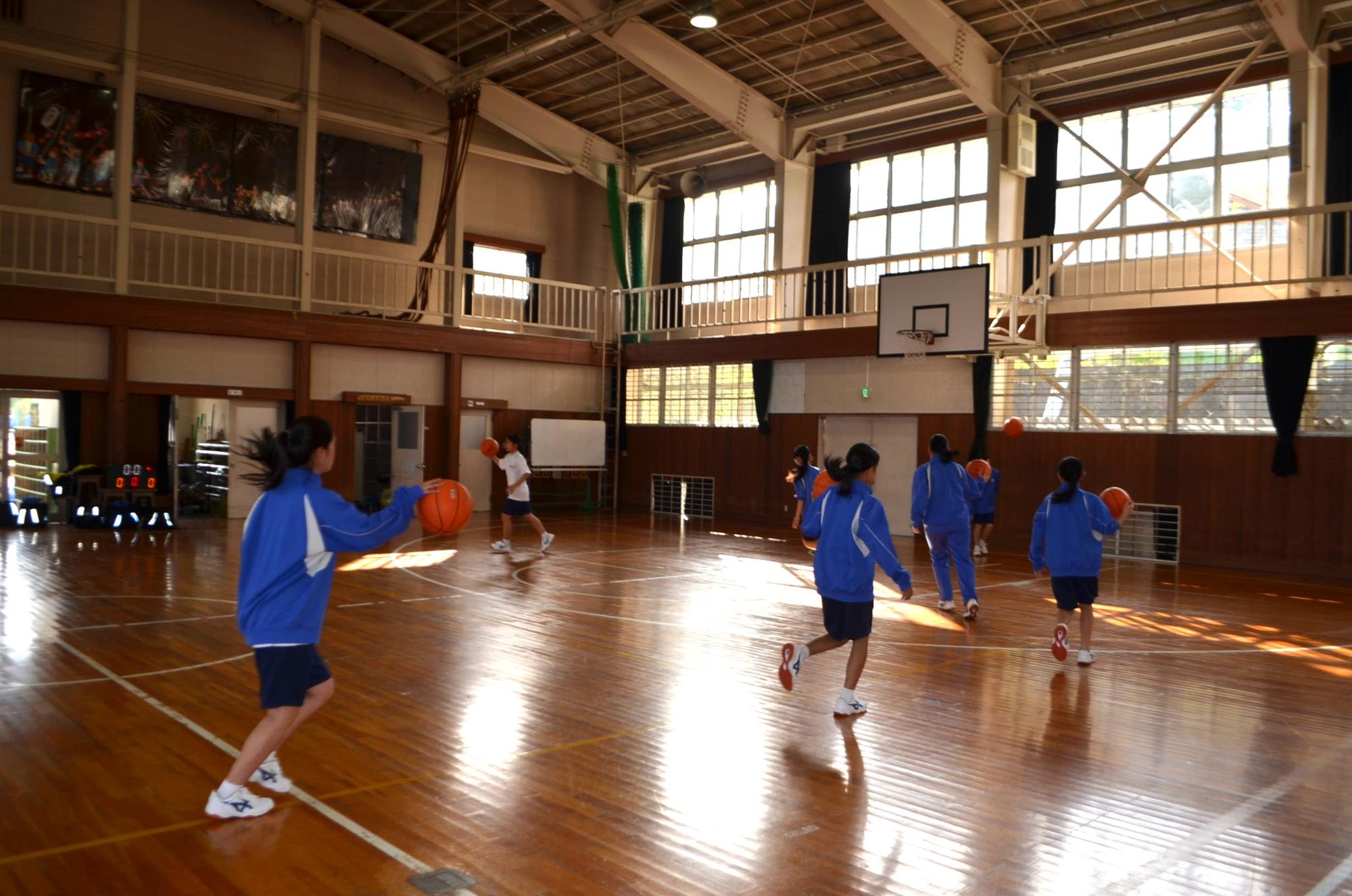バスケット部女子の練習