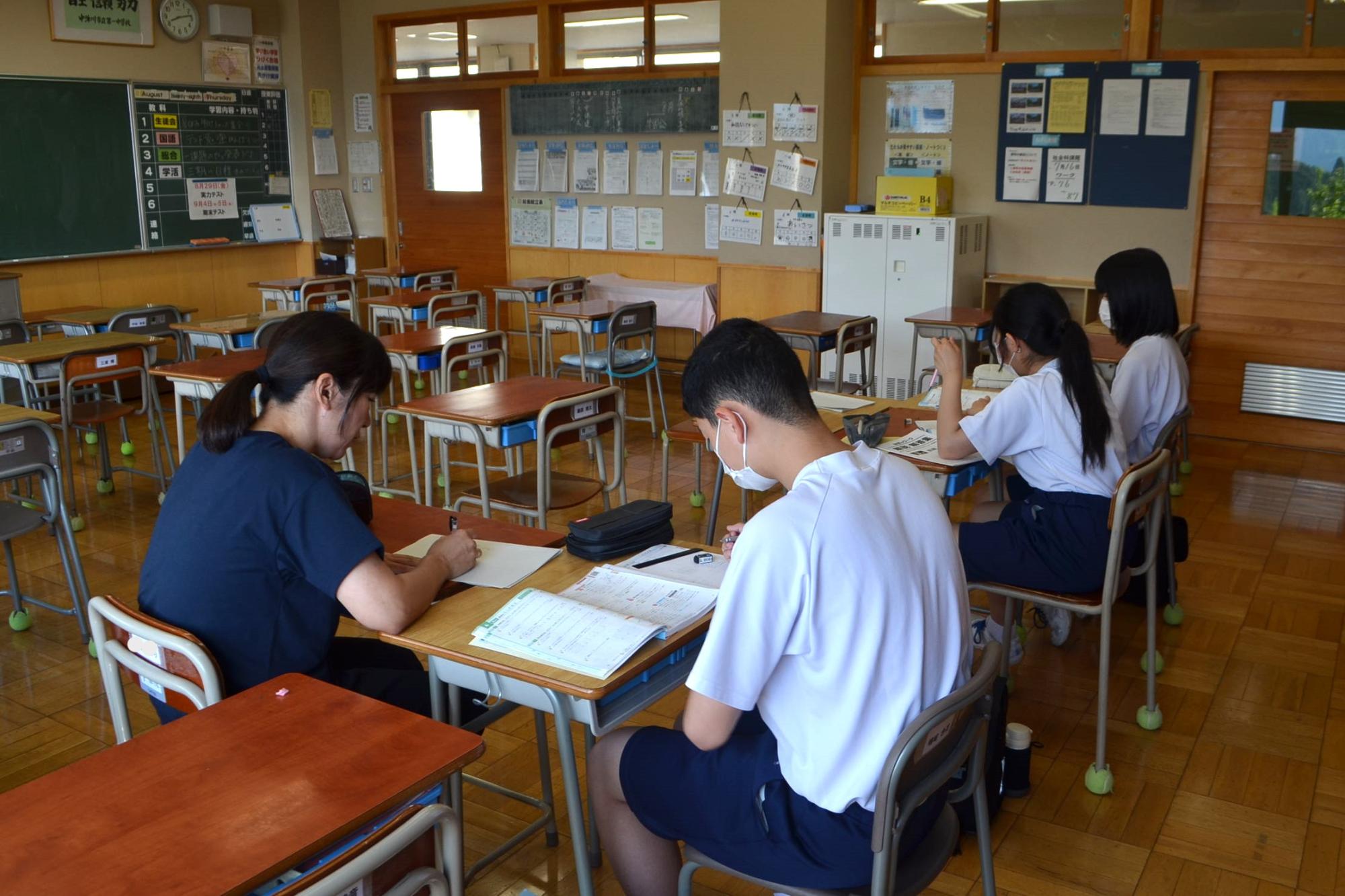 先生と一緒に学ぶ3年生