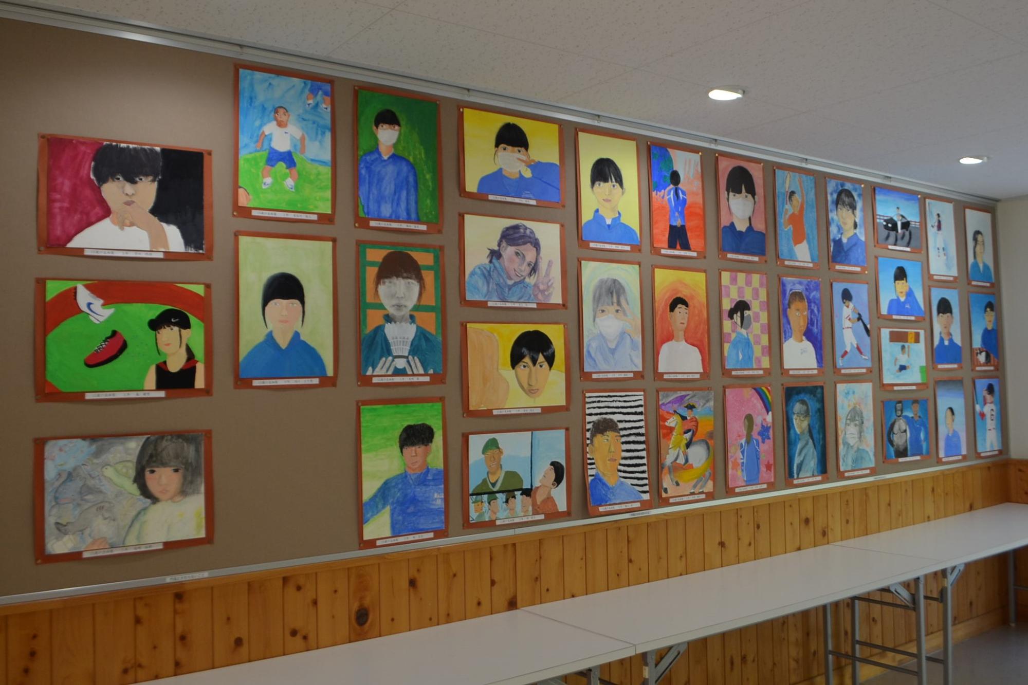 廊下の美術作品