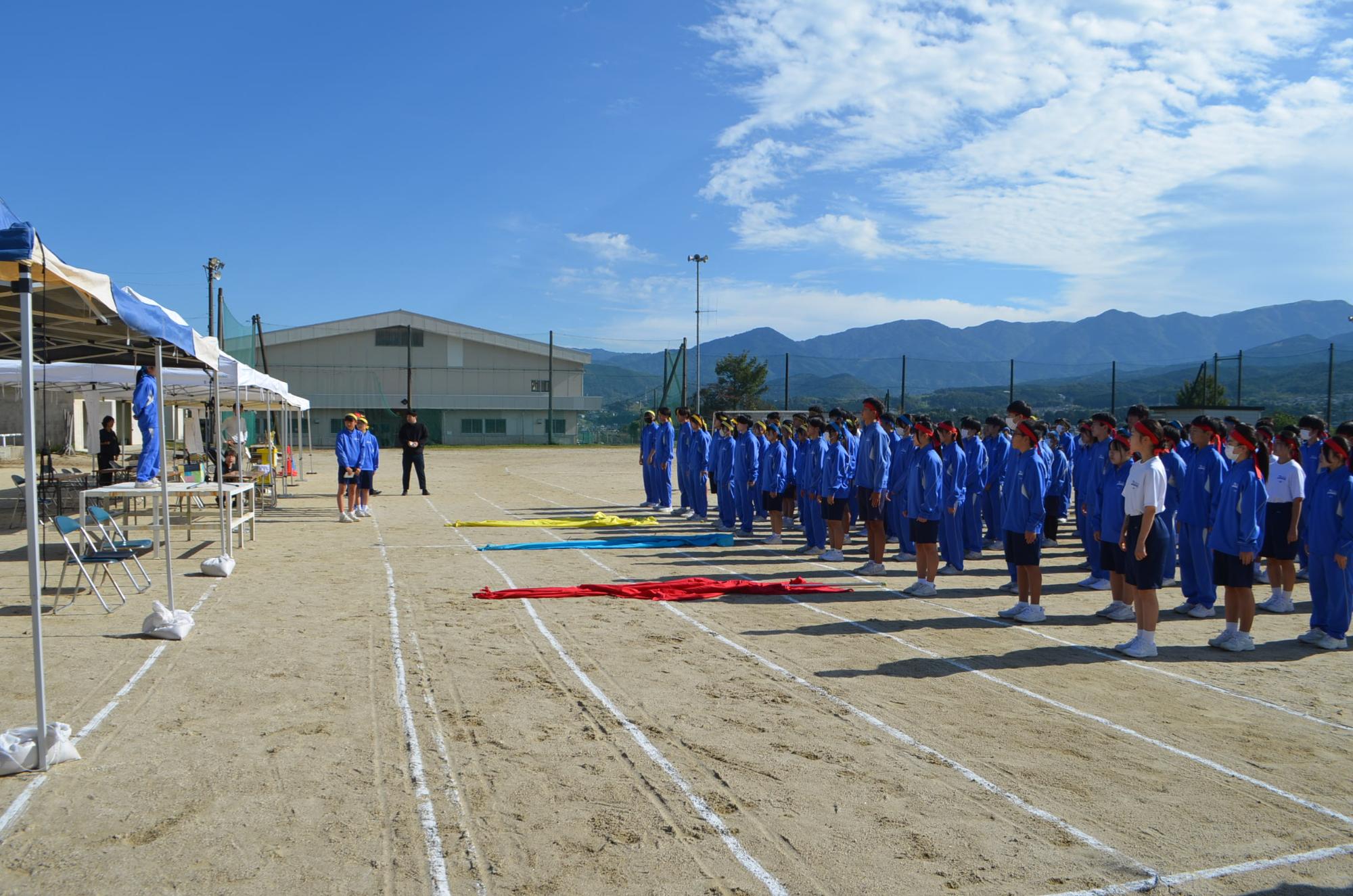 整列する生徒の様子