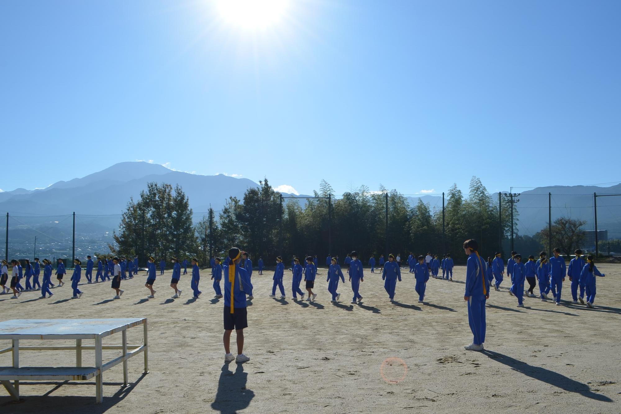 黄団の集団行動