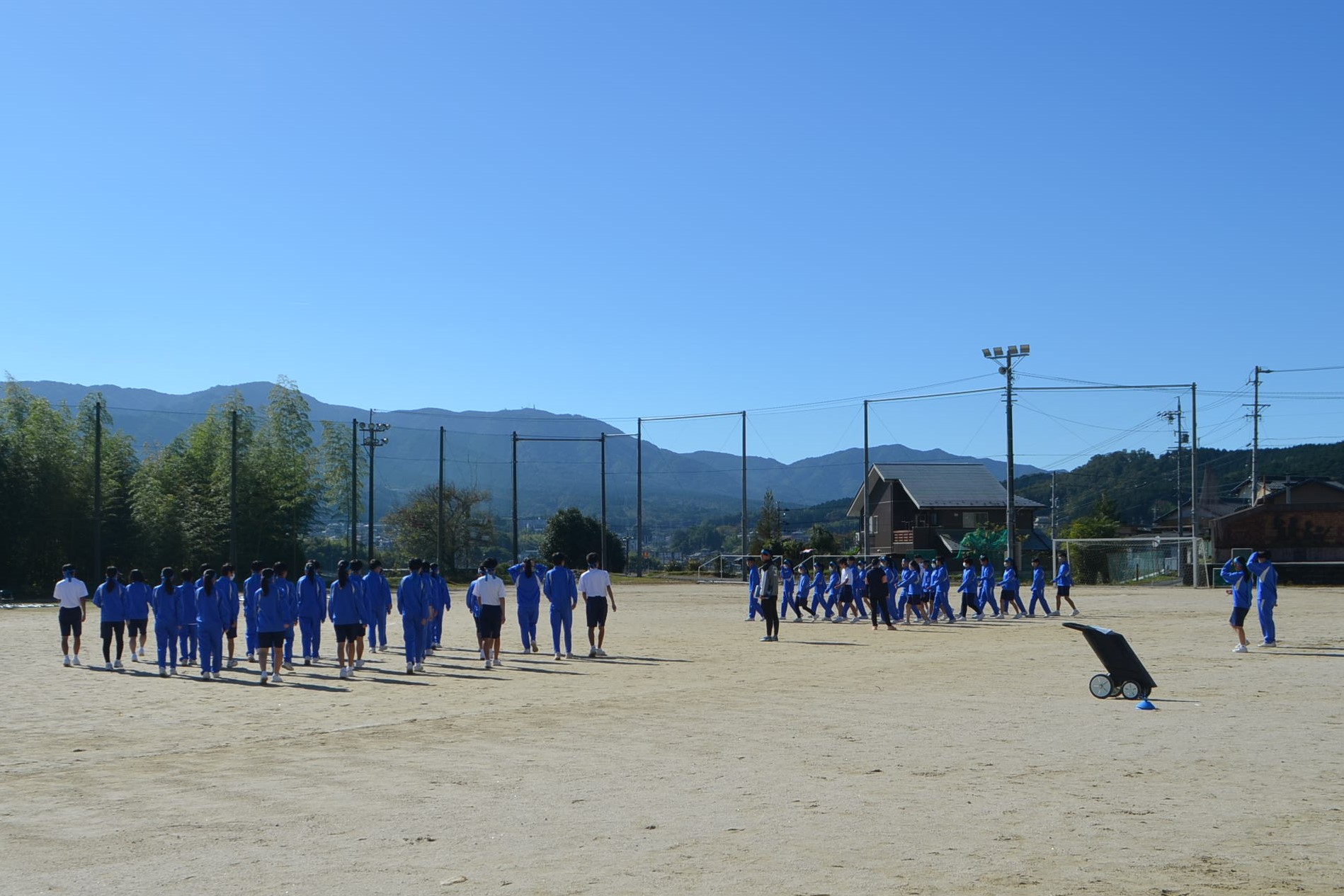 青団の集団行動