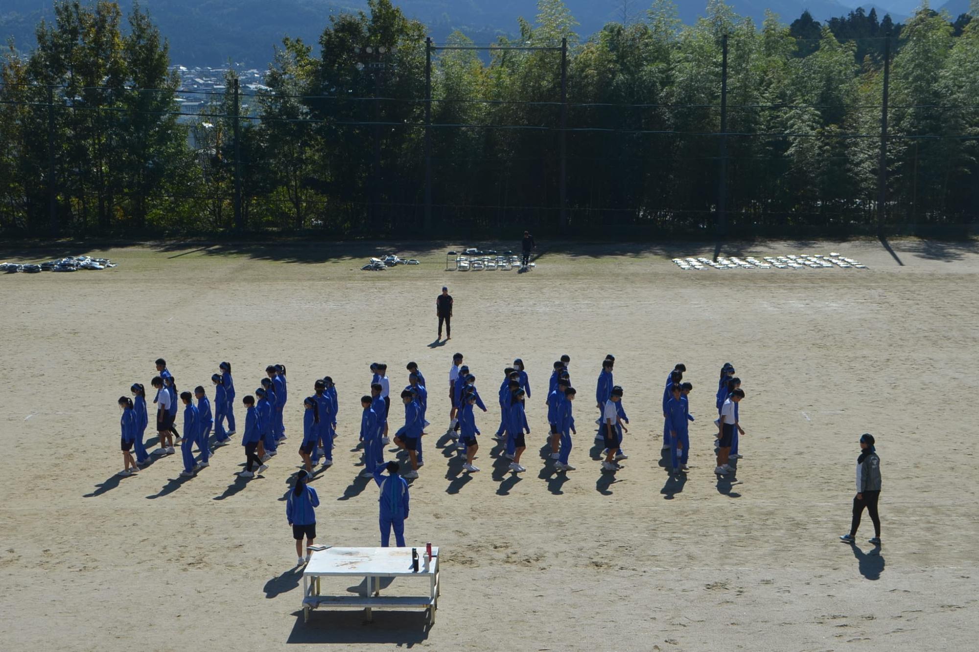 青団の集団行動練習