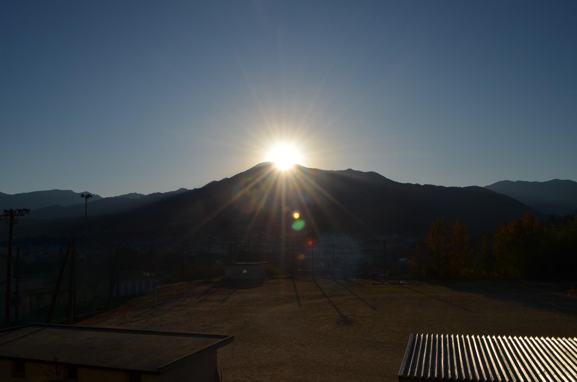 旭の暖かさを感じる写真