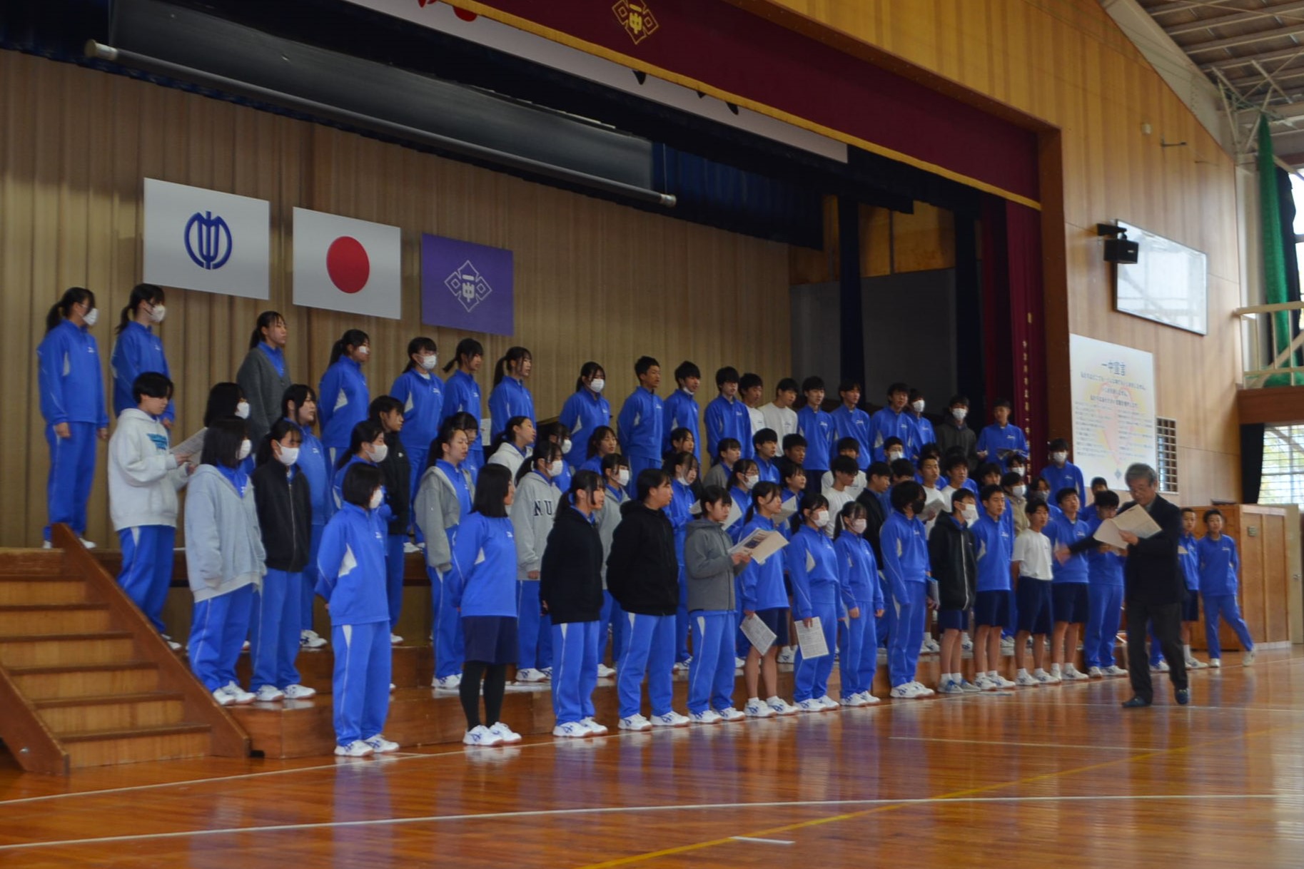 学年合唱指導の様子