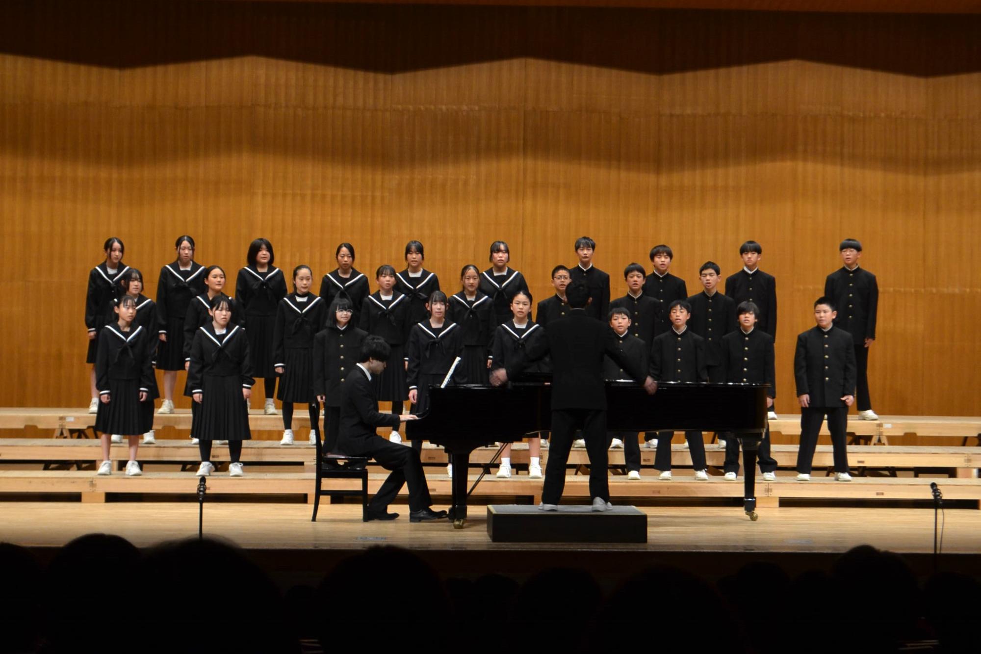 1A合唱曲「空高く」