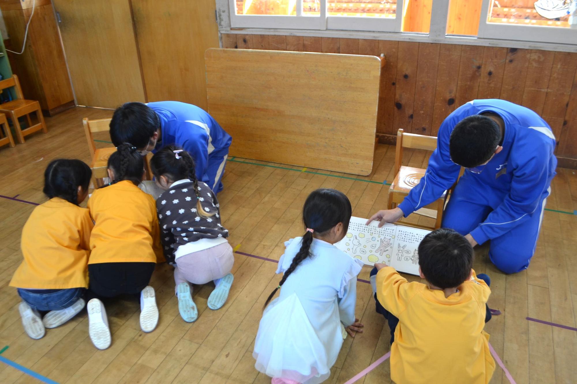 読み聞かせの様子4