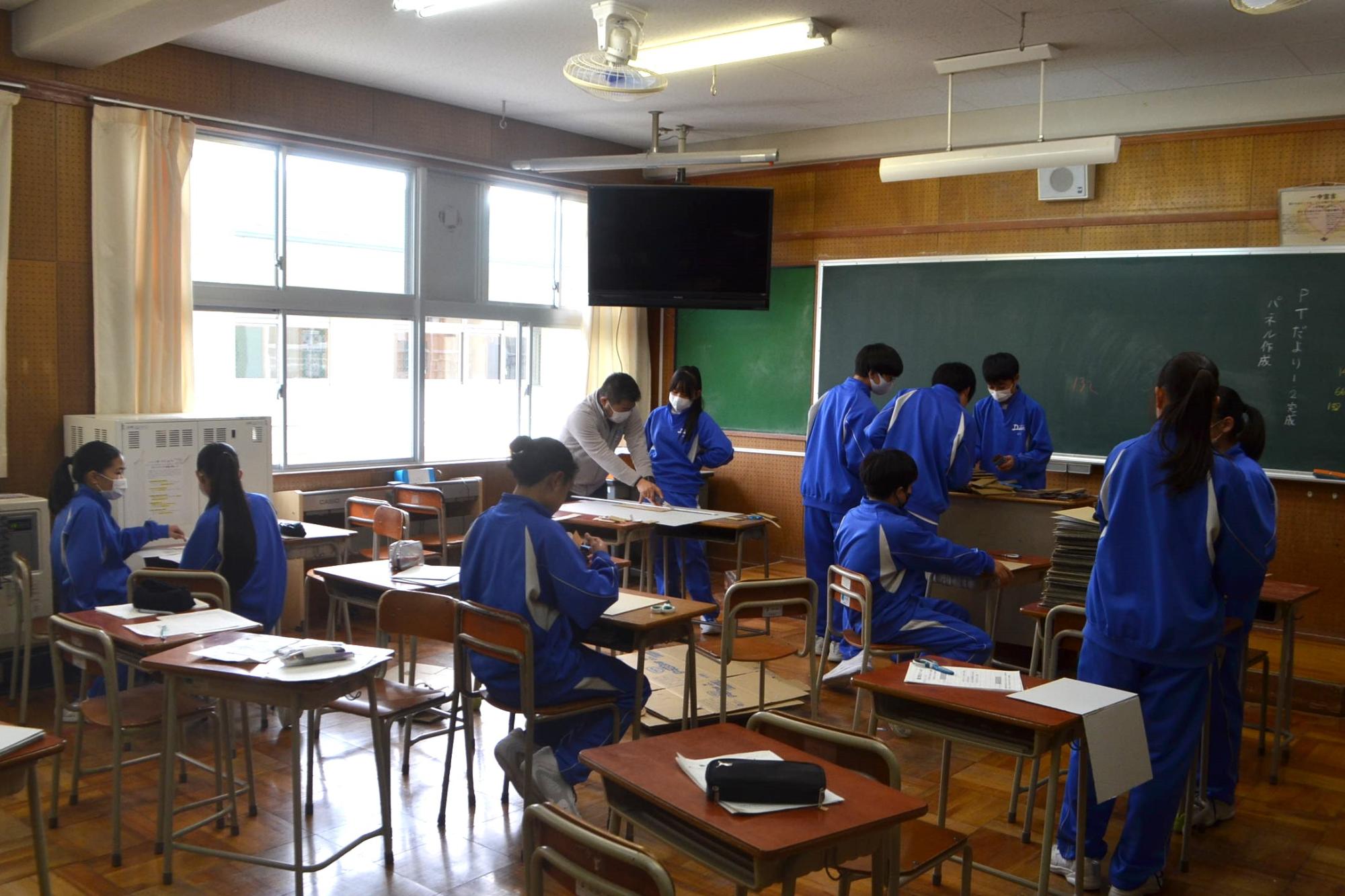 それぞれで作業をしている様子