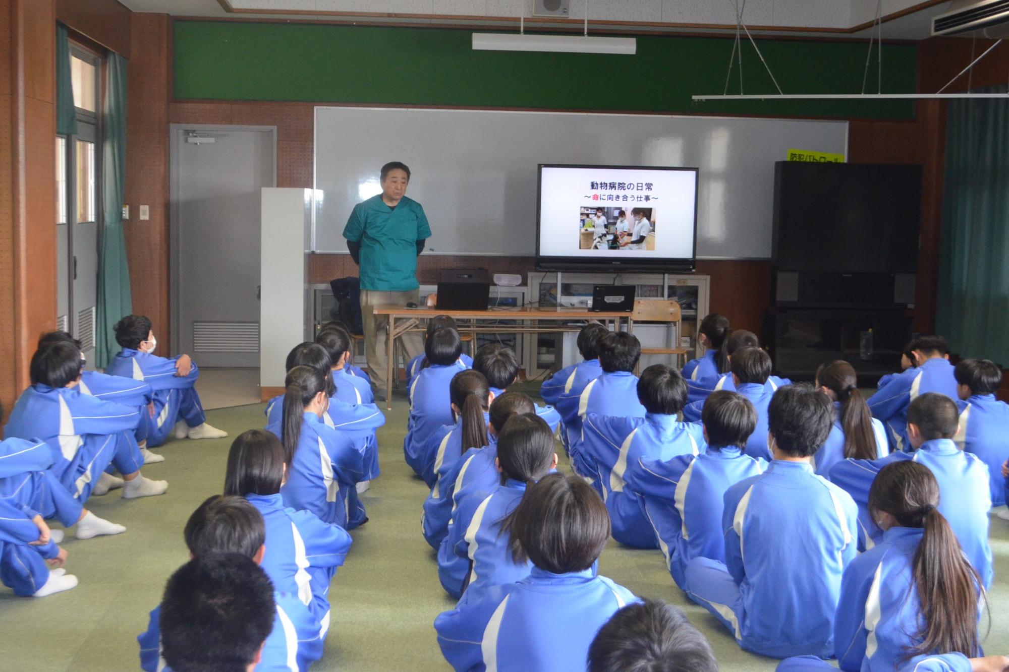獣医師の講話の様子