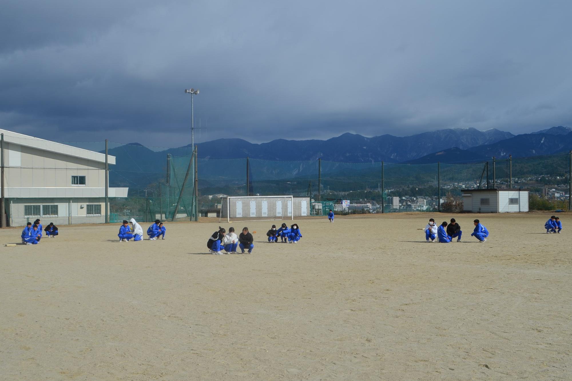 その場で安全を確保する生徒