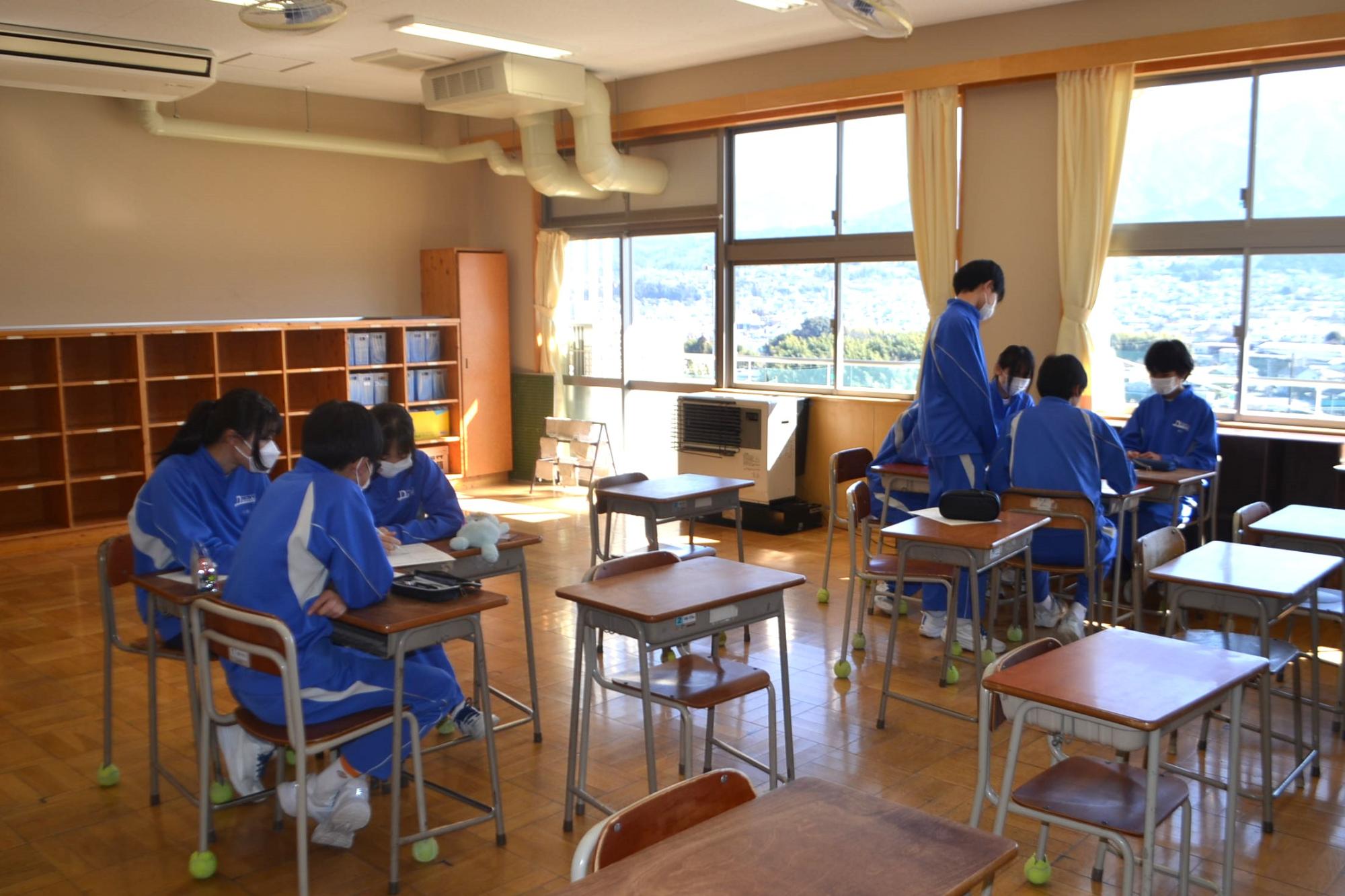 話し合う生徒の様子