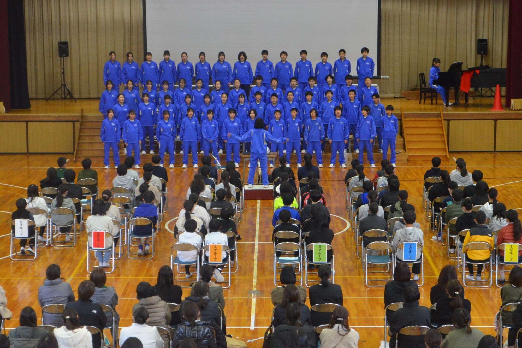 先輩になるにふさわしい合唱披露