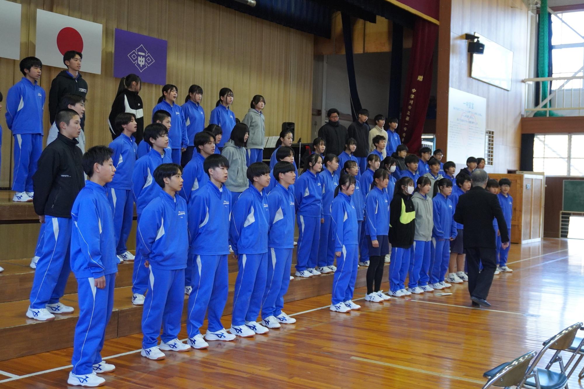 男子側からの様子