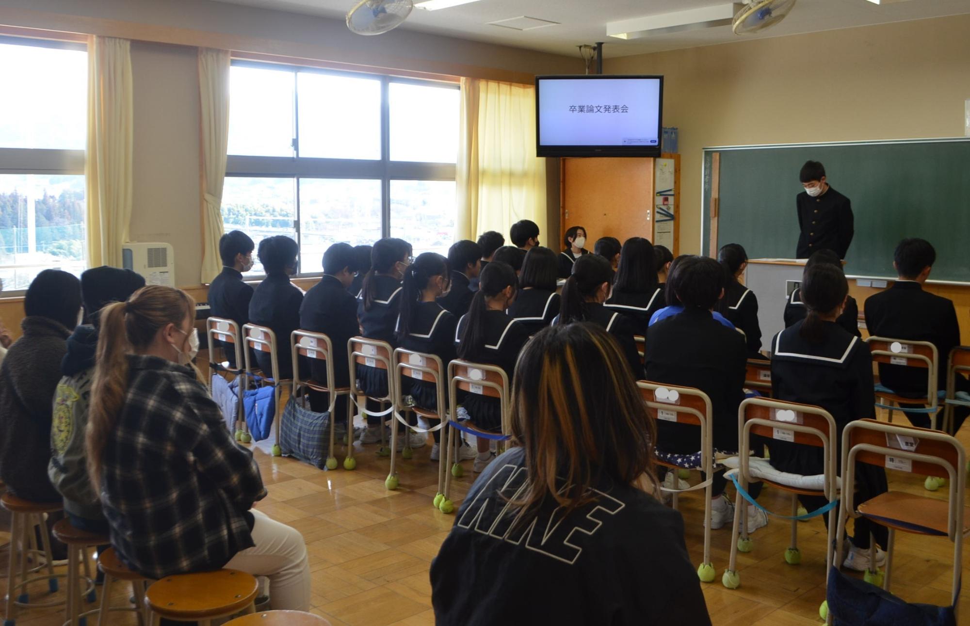 3年C組の発表会の様子