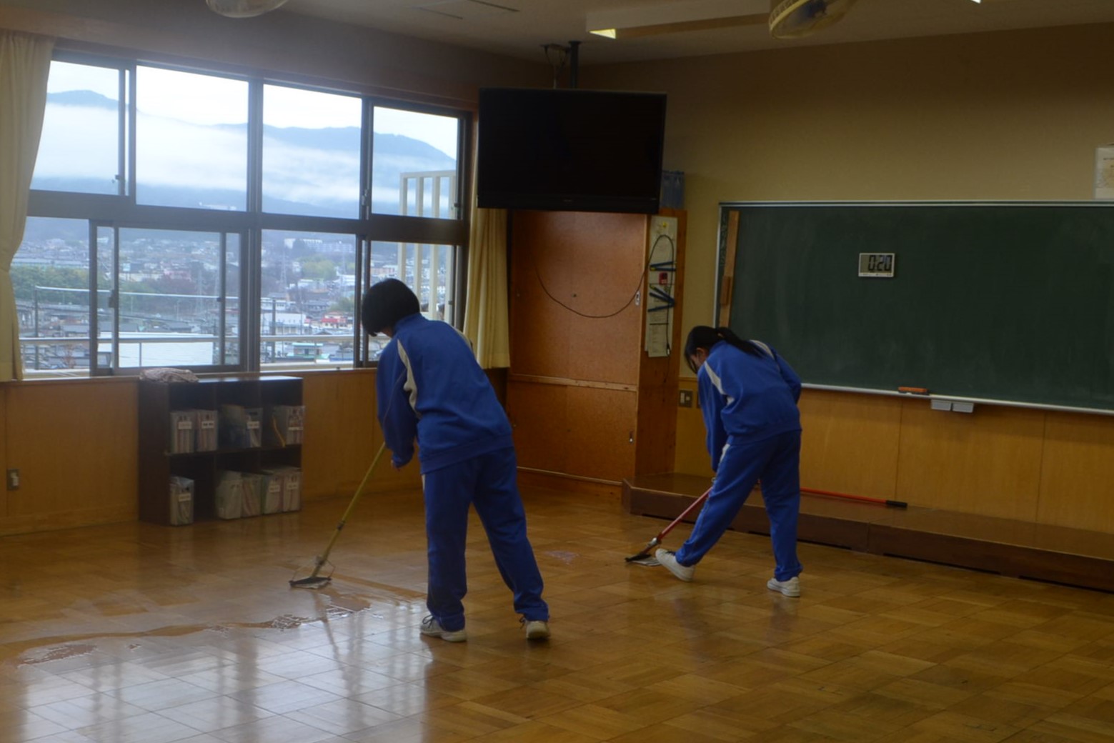 床のワックスがけ