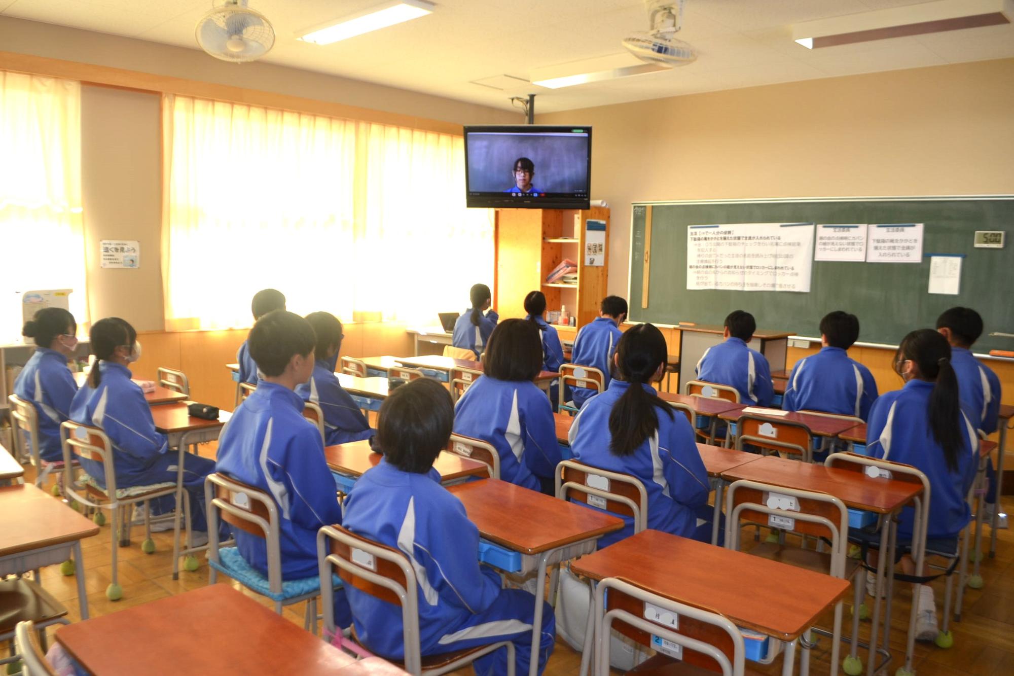 生徒代表の話をする生徒の様子