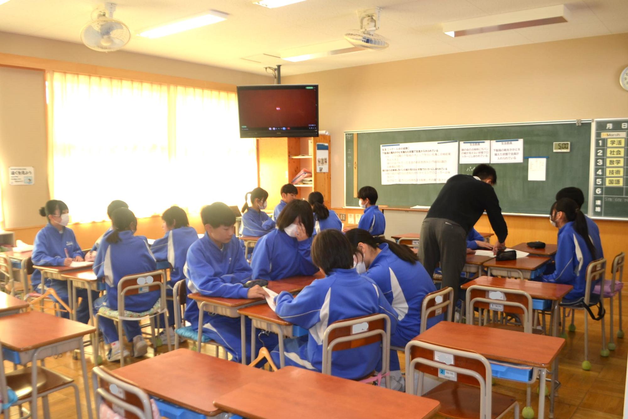 これからの目標を話し合う生徒の様子