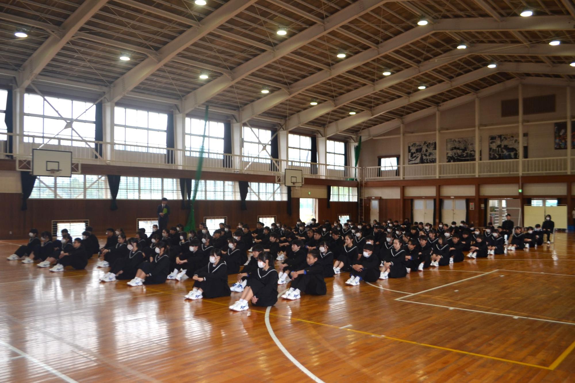 始業式の生徒の様子