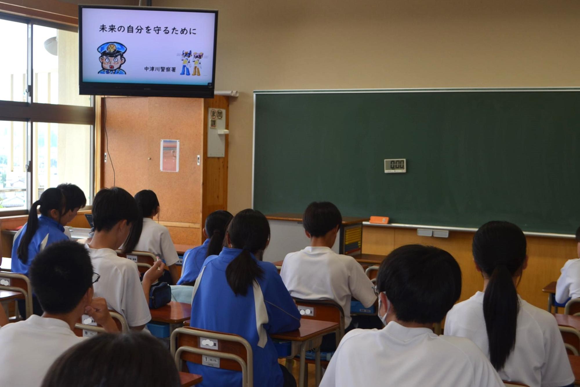 オンラインで話を聞く様子