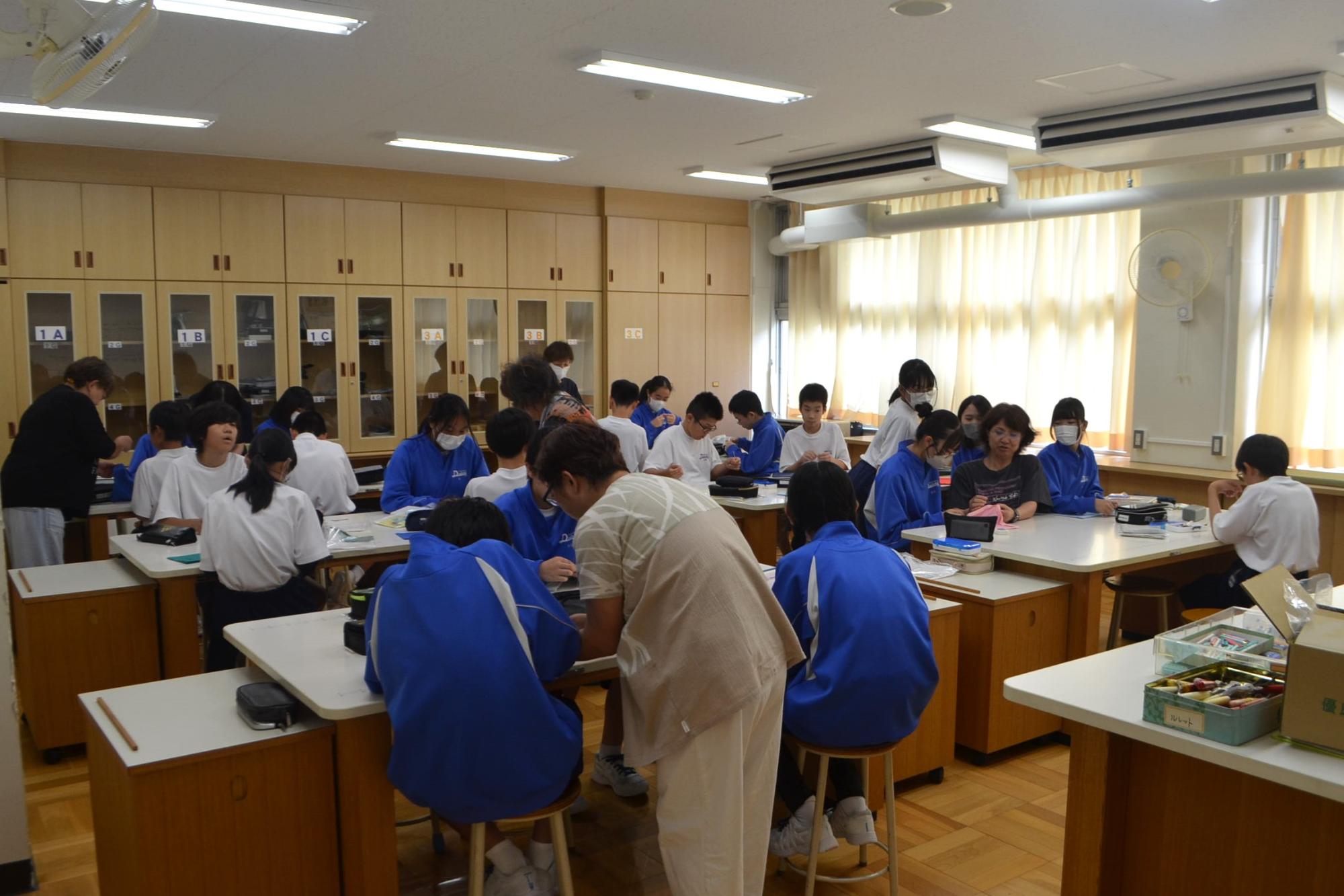 260710 家庭科授業支援(1年生)／中津川市