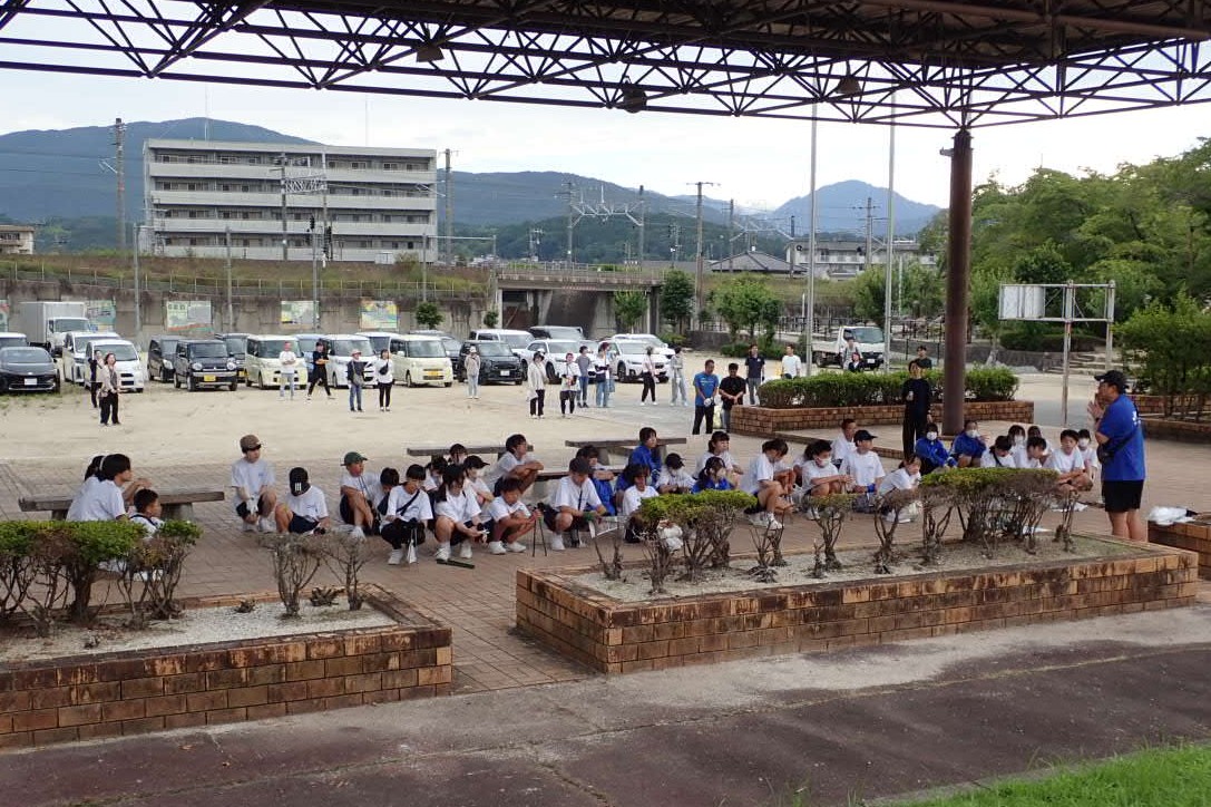 活動終了後に話を聞く様子