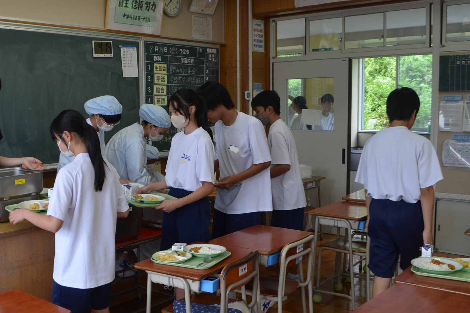 給食配膳