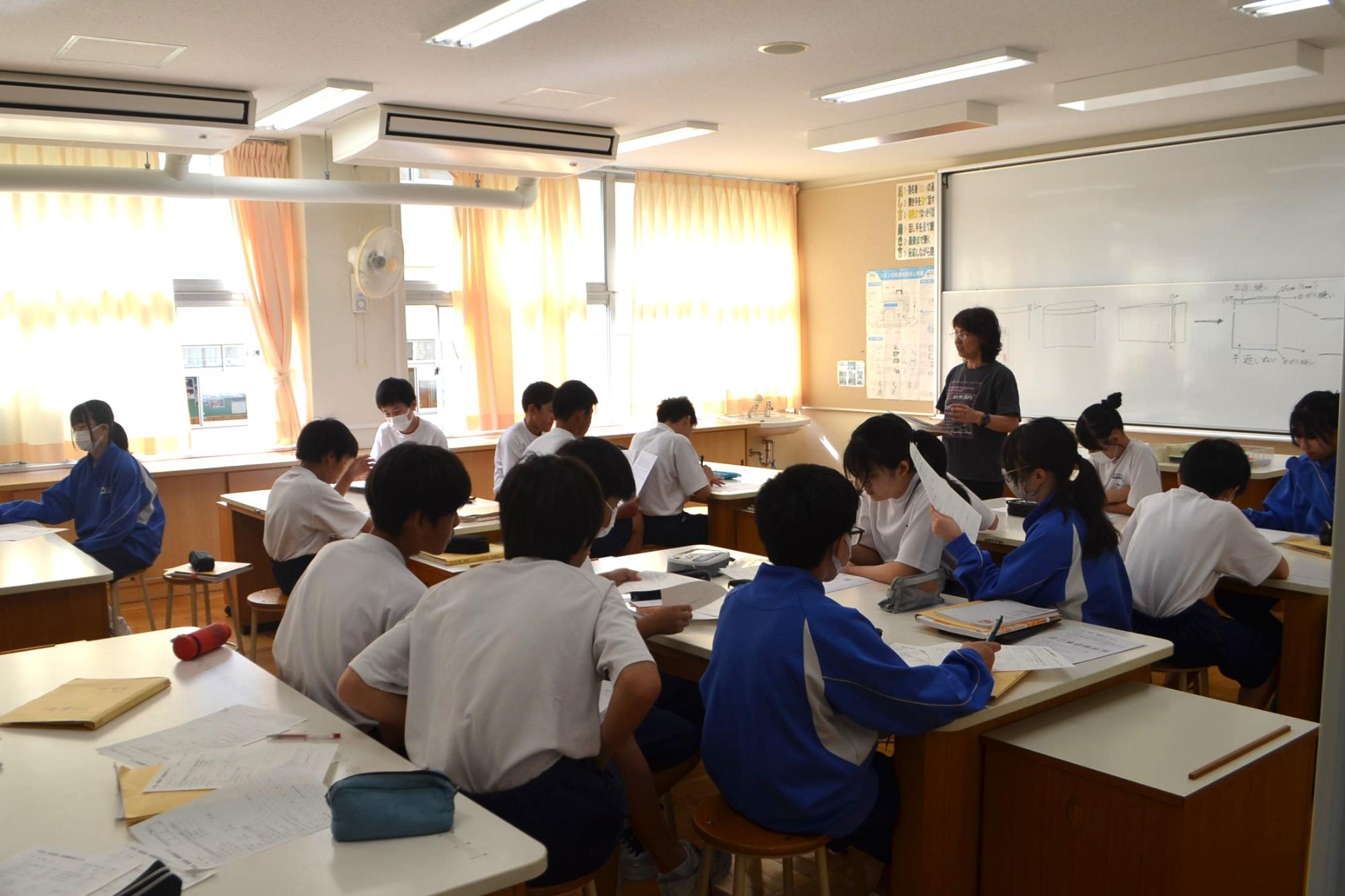 1年生家庭科の授業