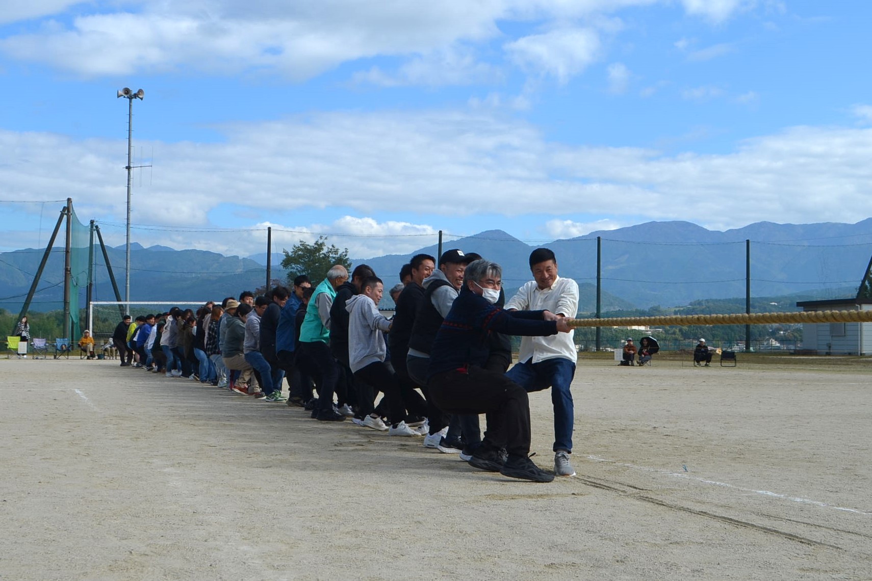 保護者による綱引き