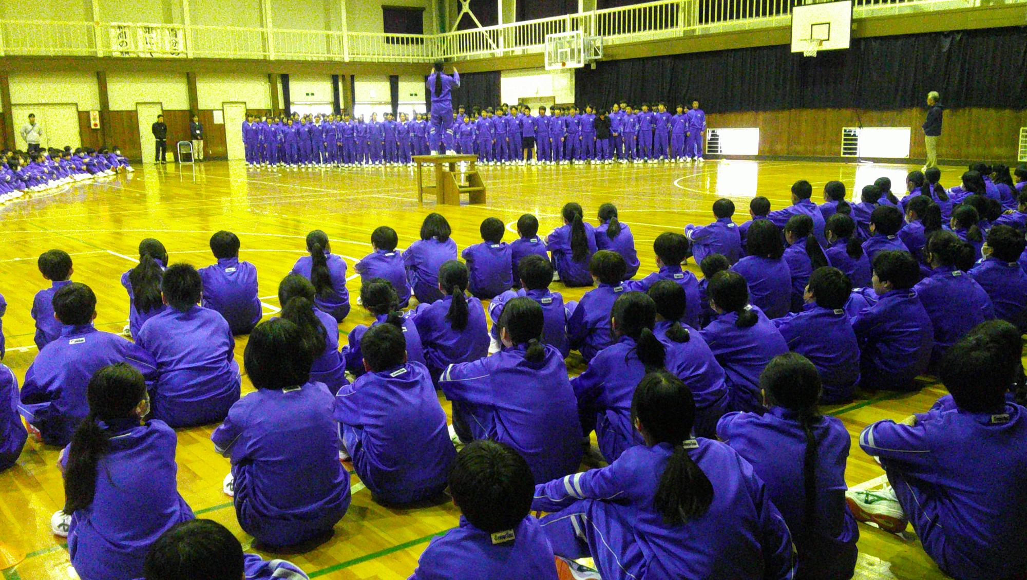 対面式合唱披露の様子