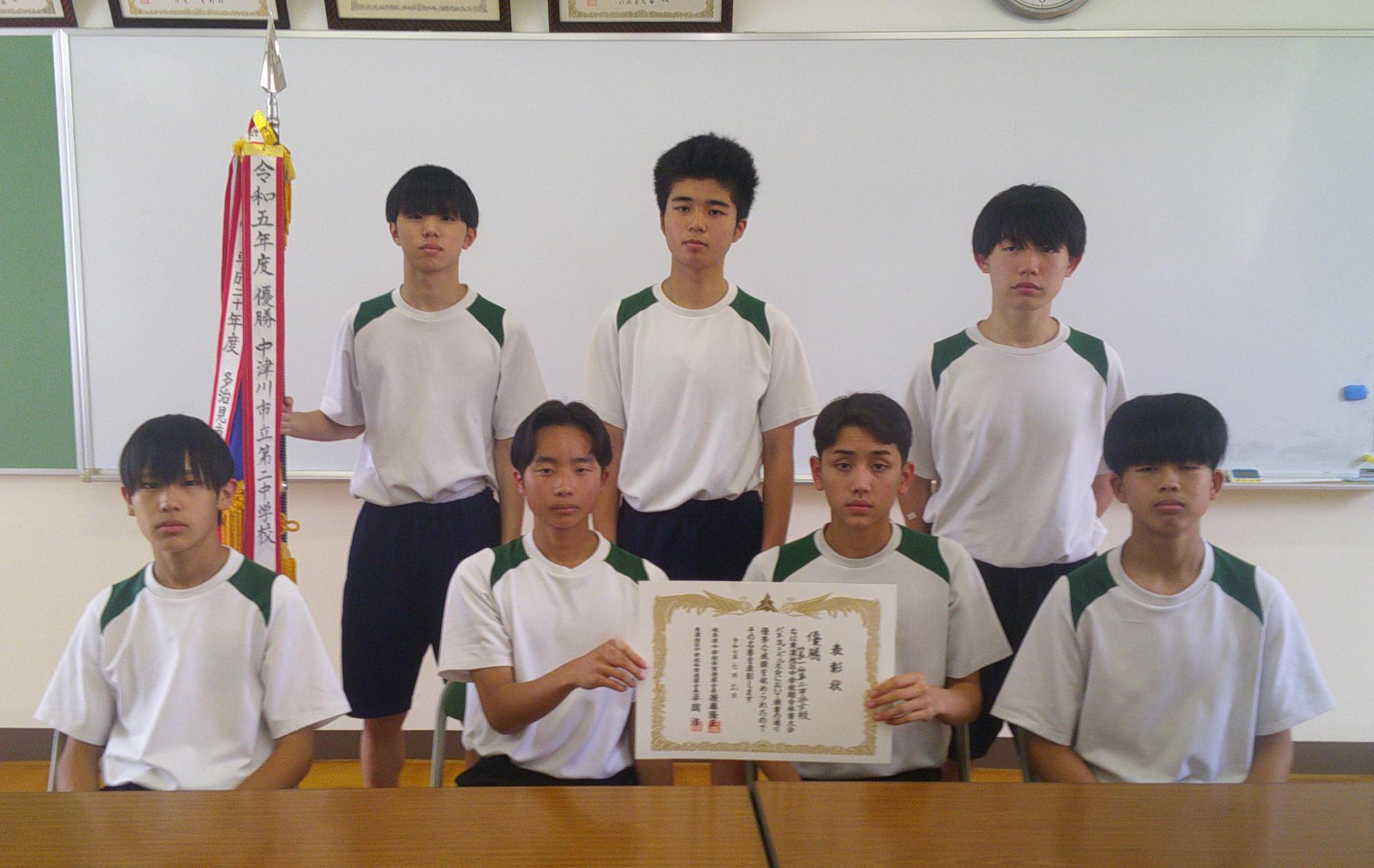 男子バスケットボール優勝記念写真