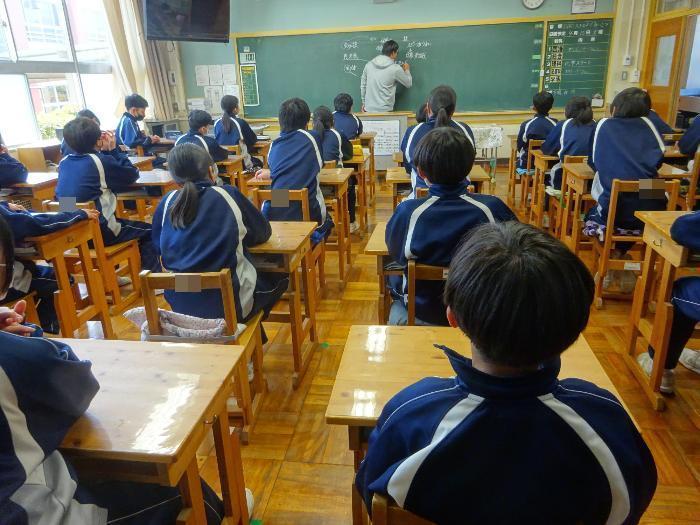 保健体育の授業を背後から撮影