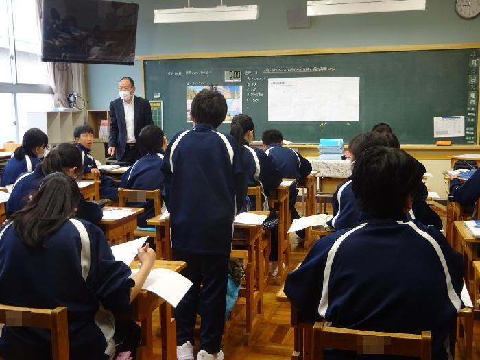 発言する男子生徒