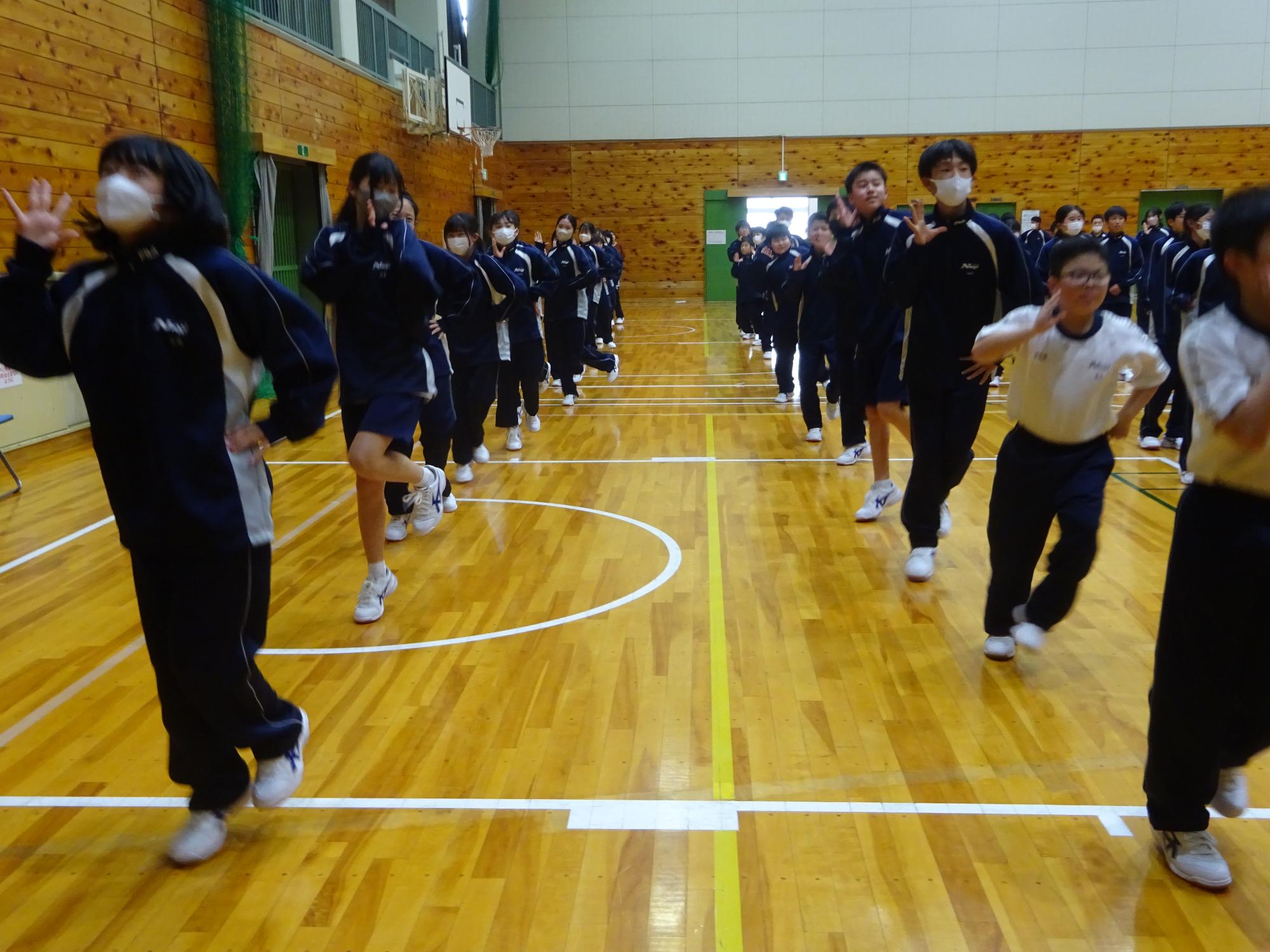 しっかり踊れる1Aの生徒