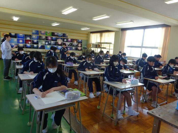 美術室の生徒たち