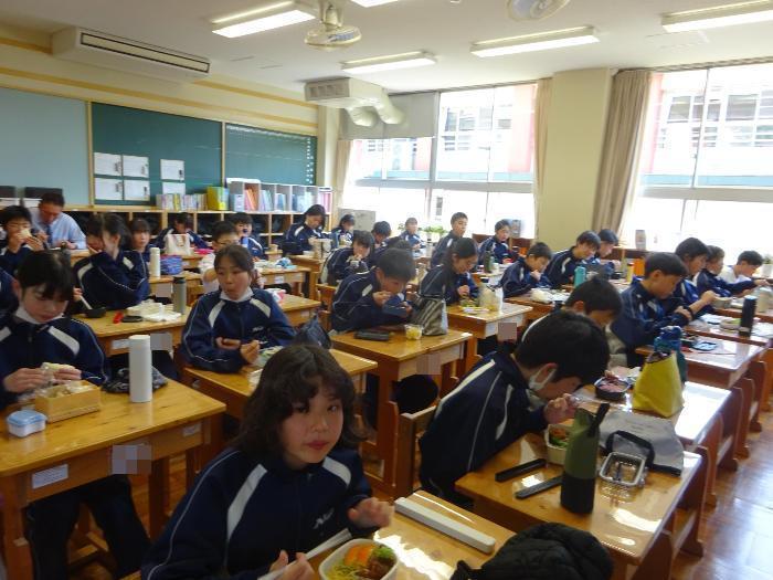 1Bのお弁当風景