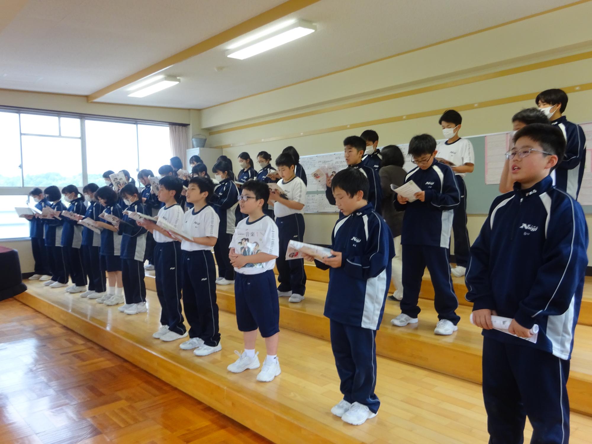 全体での合唱練習