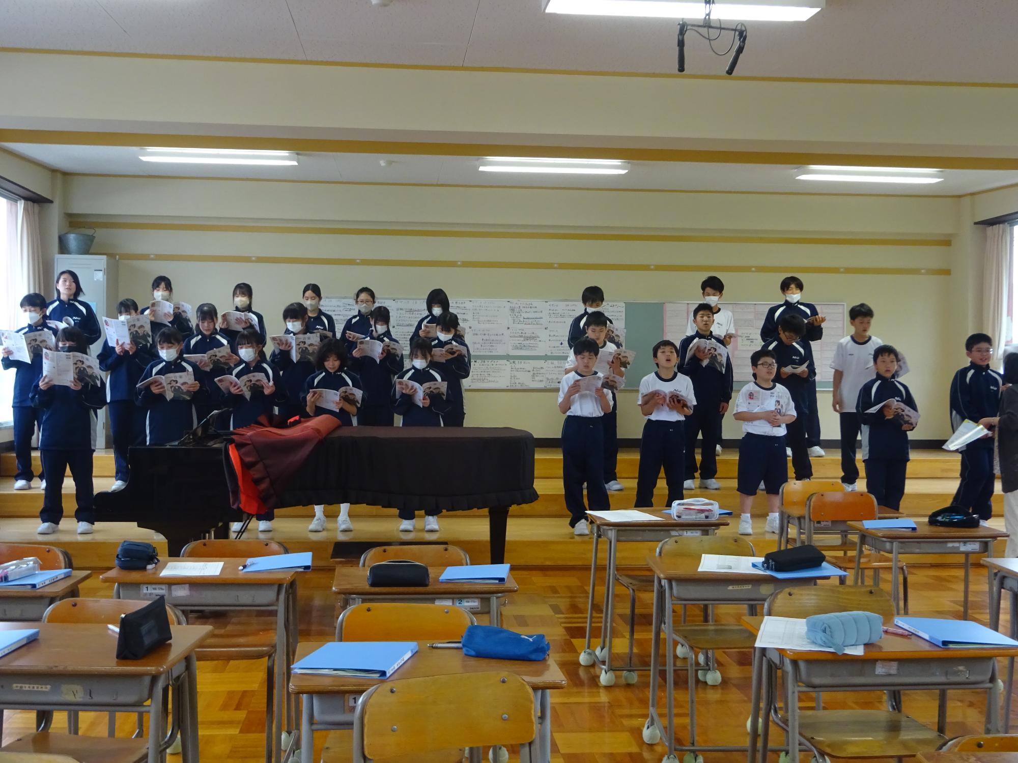 全体での合唱練習