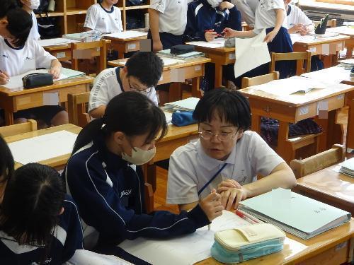 アシスタントが教えている様子